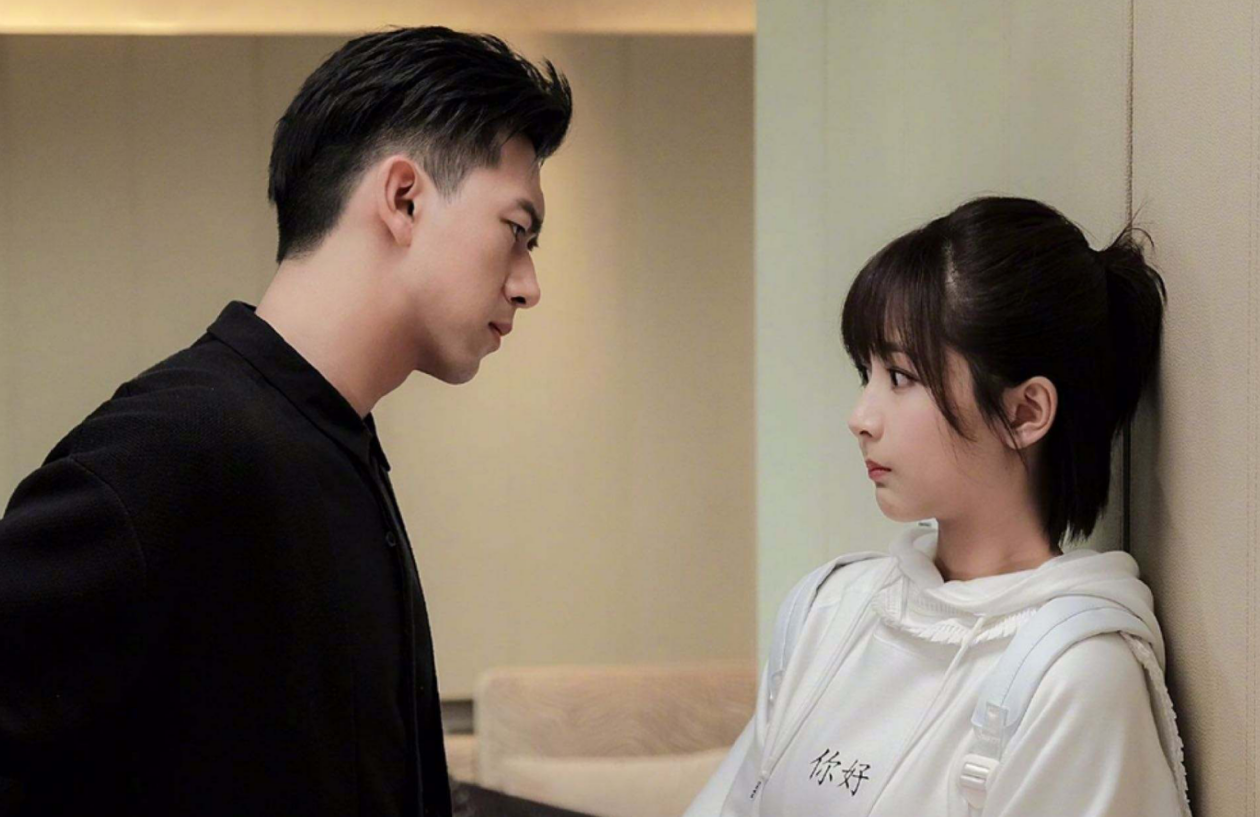 杨紫:李现杨紫晒合照官宣!童颜夫妇领证完婚?粉丝:愿望成真