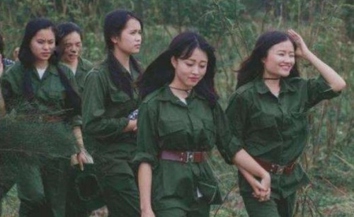 @越南女兵被俘后一行为，导致我军损失惨重，直接下令将其全部处死