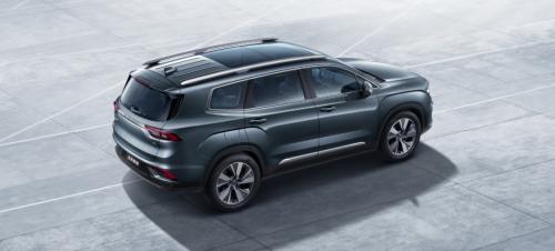 「吉利」超越汉兰达的超长轴距，车长4米8，自带2。2米大床，吉利的硬汉SUV