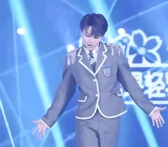 「青春有你第二季」《青春有你2》主题曲C位竞争压力大，许佳琪孔雪儿安崎都败给了她