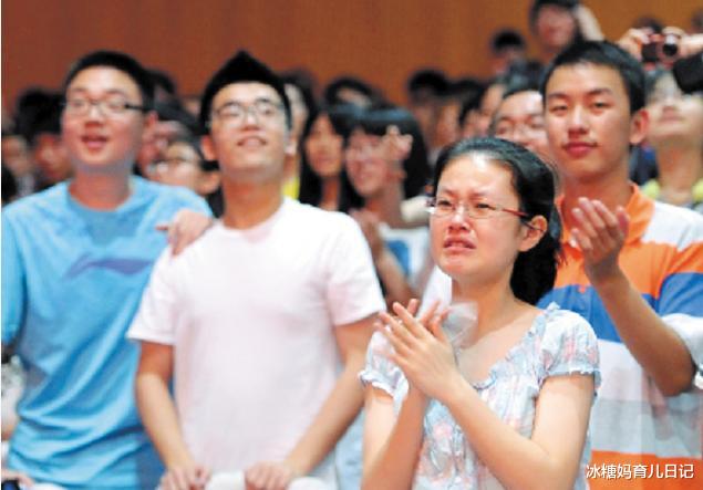 庆贺|412分考上三本摆30桌庆祝,亲朋吐槽太丢人,家长回怼太有趣