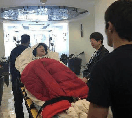 #春晚#她是国家一级演员,曾11次登上春晚,后来瘫痪在床只有18岁儿子陪伴?