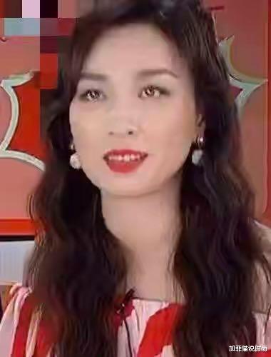 张庭|张庭首次直播大翻车!喊话不开美颜滤镜太真实,被助理气的翻白眼