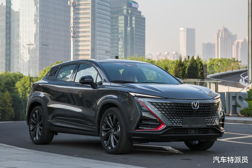 长安汽车■本想去买长安CS75 PLUS，没想到被长安UNI-T成功“截胡”