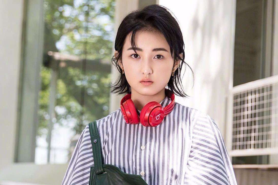 考试|张子枫人设翻车？高考私家车开进考场，旅游耽误考试高中只是肄业