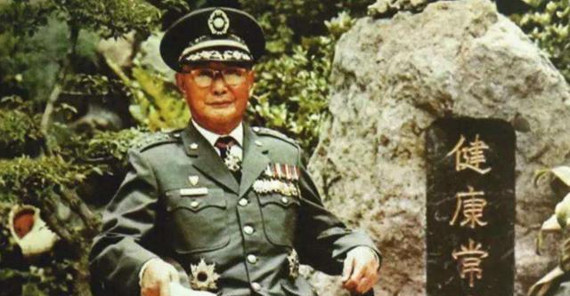 张学良|张学良晚年道出老蒋失败的原因,只因他失去一人,留下一人