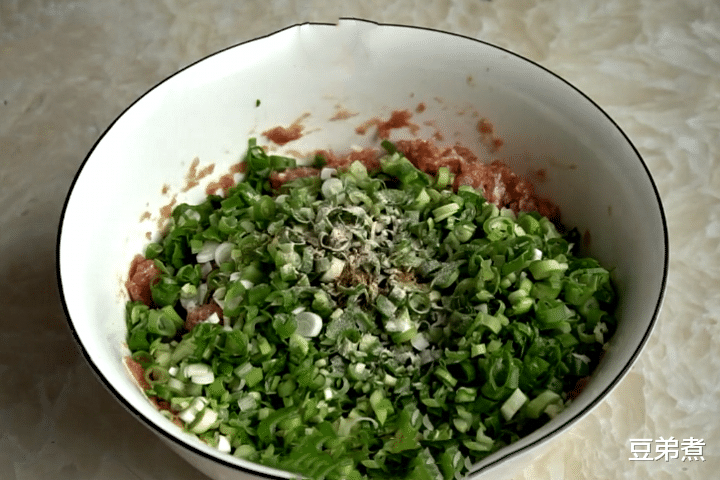 包子|三伏天，我家早餐常吃它，煎一煎10分钟上桌，酥脆又暄软，特好吃