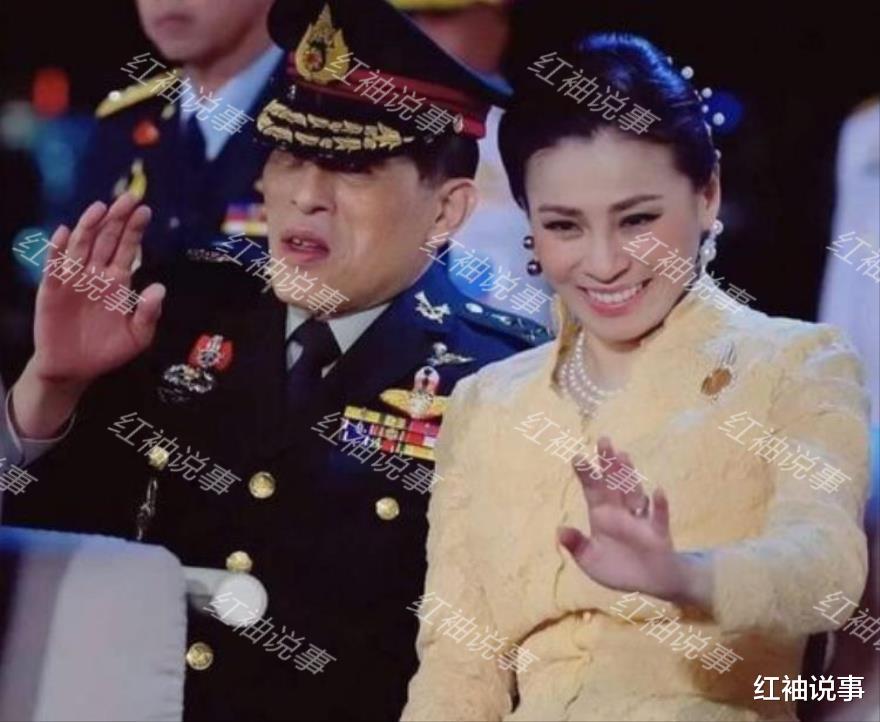 哑铃|苏提达罕见换发型！黑长直瞬间年轻10岁，重回颜值巅峰准备翻盘