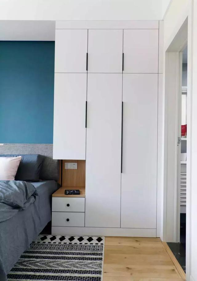 ：卧室衣柜用平开门还是推拉门？优缺点大盘点，看完再买不出错！