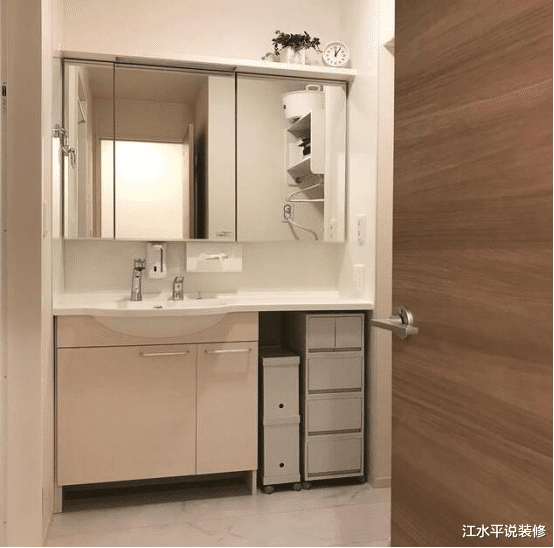 木工@卫生间装修要不要安装镜柜? 先看看优缺点及注意事项再做选择