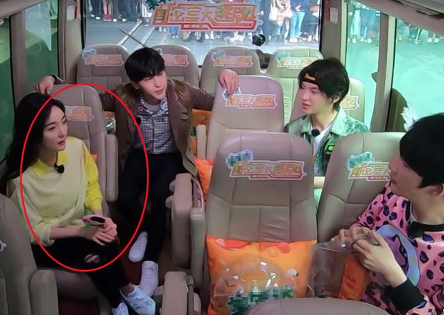 杨幂太现实,介绍郭麒麟和大张伟时两幅面孔,瞧不起谁呢?