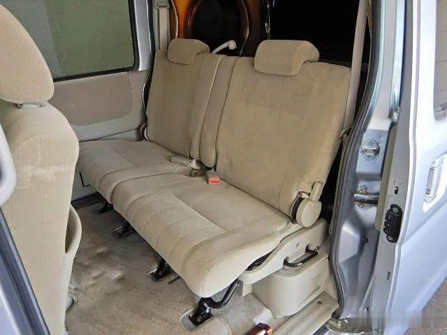 房车：2人垂钓专用车！设计巧妙就连方向盘都带餐桌，老两口用挺合适