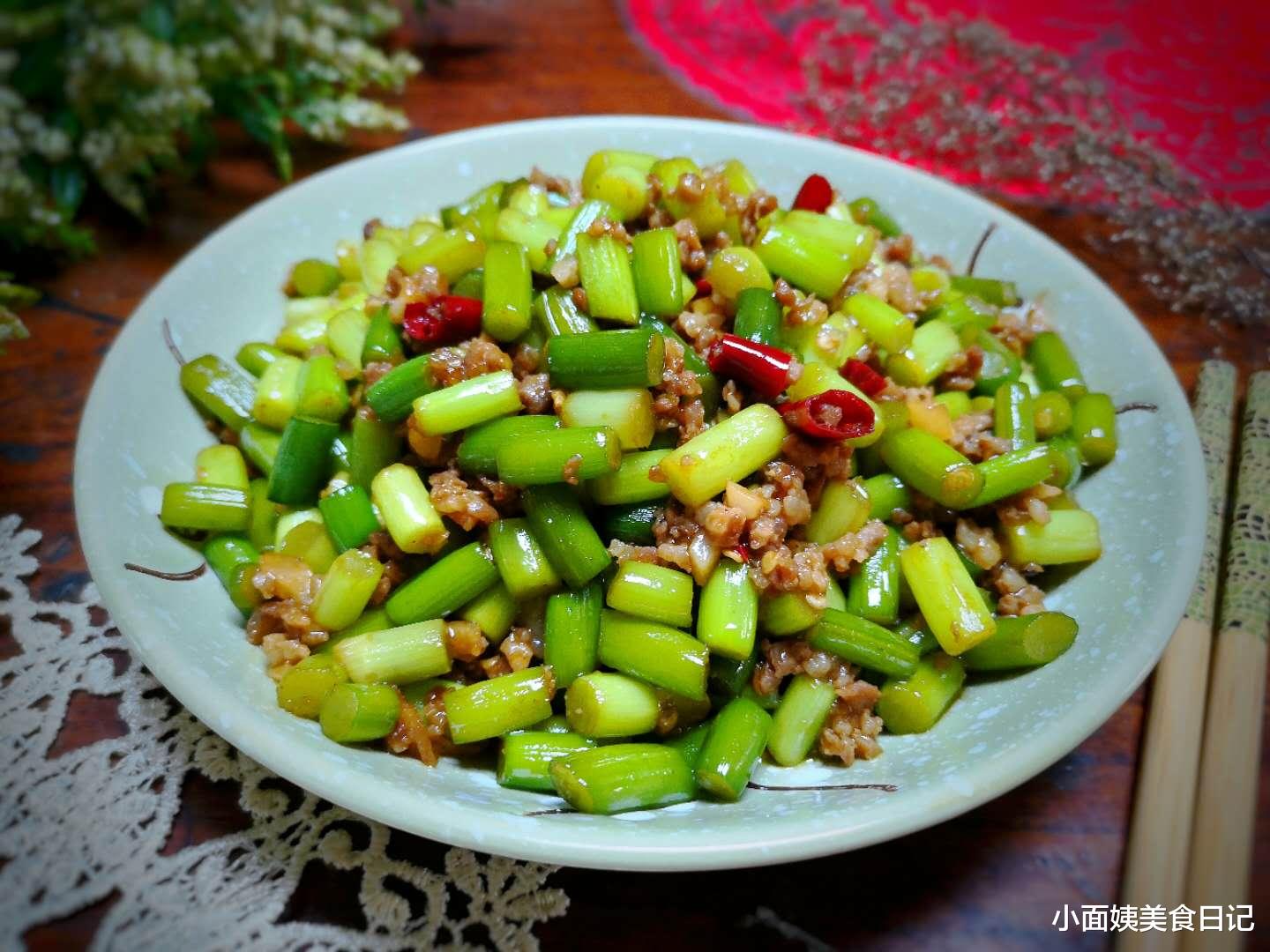 食材：它是天然“洗肠草”，清肠又杀菌，一周吃一次，给身体来个大扫除