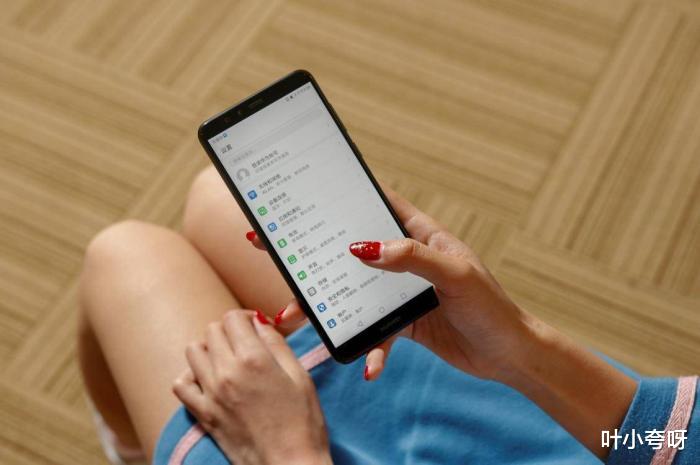 『网购』实体店买手机与网购手机有区别吗？手机店老板说出真相：差别很大