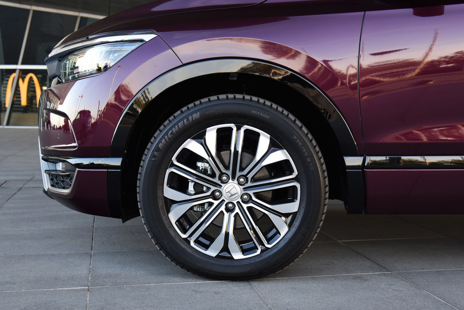 本田■又一款SUV成功了！颜值不输Q5L，油耗4.9L，月销1.7W成断货王