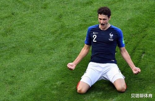 拜仁慕尼黑@5-0狂胜!他不愧是梅西克星,24岁独造2球,超远凌空打死角亮了