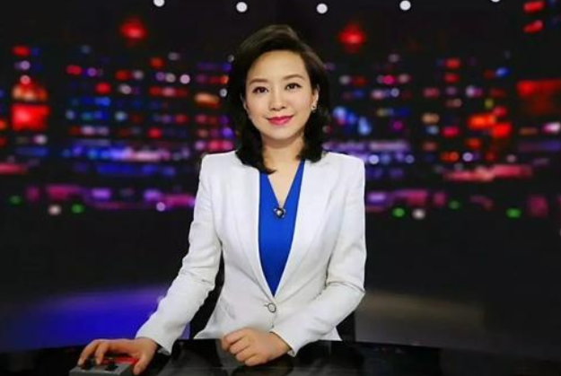 主持人|2015年，知名女主持人在河边“方便”，不料失足落水，当场身亡