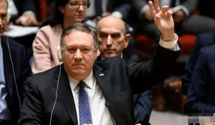 「美国」4月30日14时，美国再传噩耗，疫情彻底失控，蓬佩奥罕见向中国求援！