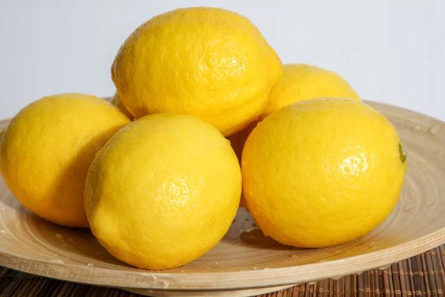 「水果」建议中老年人：小暑前后，若条件允许，这5种水果每天可多吃一点