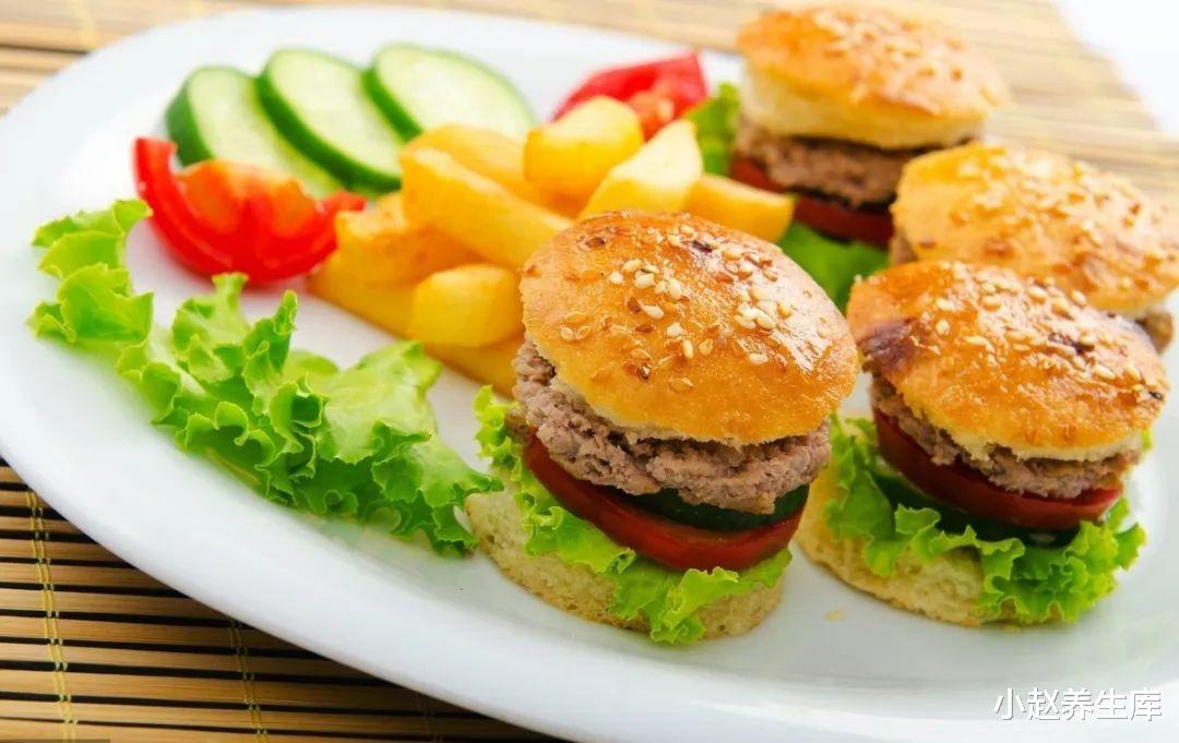 「熬夜」脑梗的“祸首”被揪出，不是吸烟喝酒，提醒：4个习惯尽早改掉！