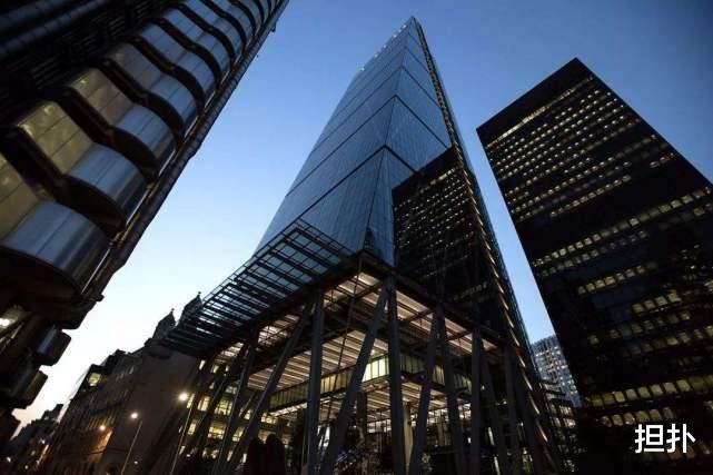 曾花51亿在香港买豪宅，今花81亿在英国买豪宅，堪称中国隐形首富