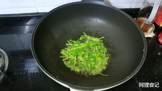 草菇|没钱也要给孩子经常吃此物，营养相当于10个鸡蛋，5只大虾