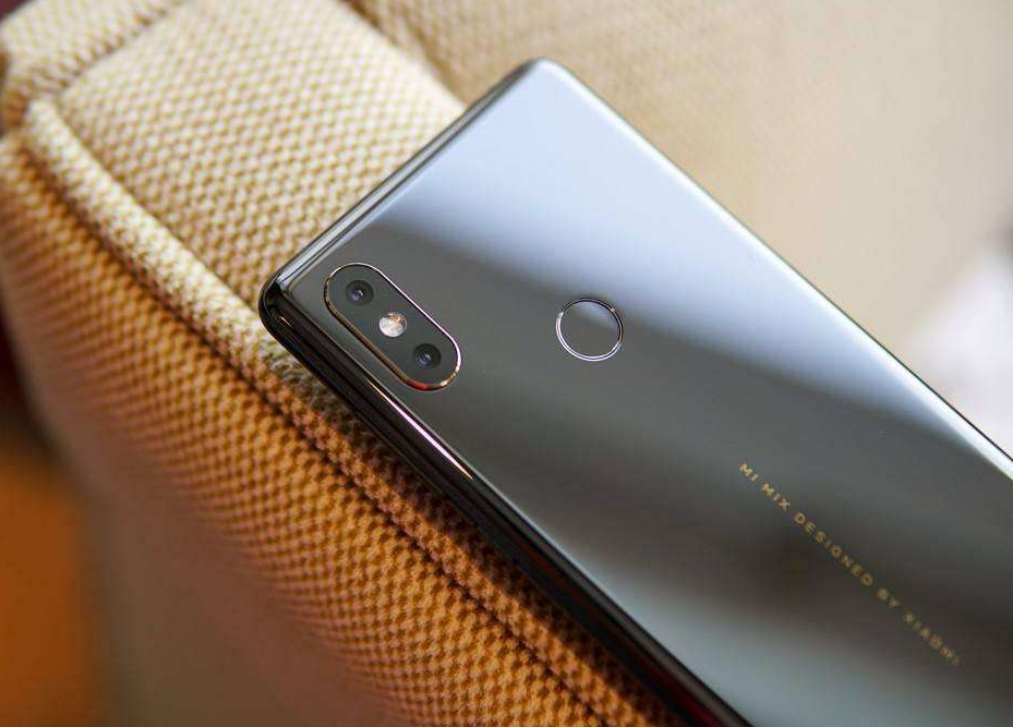 充电器|Mix是继iPhone4之后，唯一给人带来能称得上惊艳感的手机