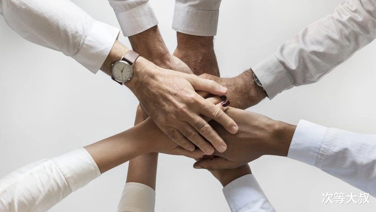 芯片|为什么到最后,群里都没人说话了?这个社交规则,你得明白