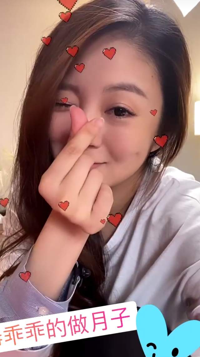 安以轩|安以轩产后晒甜美自拍，比心眨眼卖萌，坐月子仍不忘化淡妆太精致