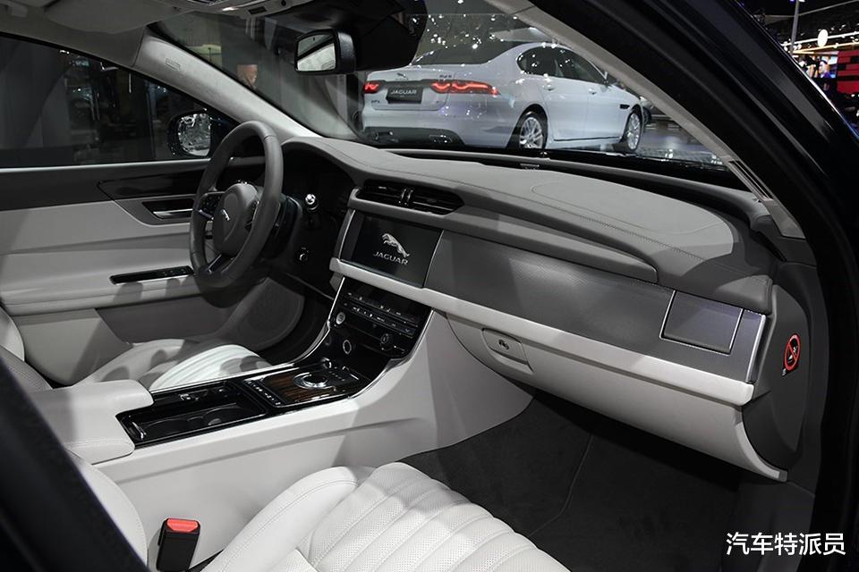 「大众汽车」直降10万,这辆豪华车才算真正的“白菜价”,长5.1米,轴距3.1米