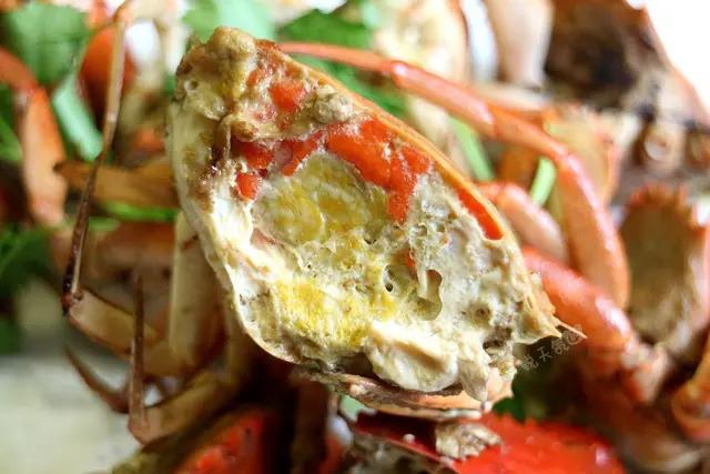 「龙虾」去朋友海滩饭店吃饭，结账时我傻眼了，越熟越被宰？