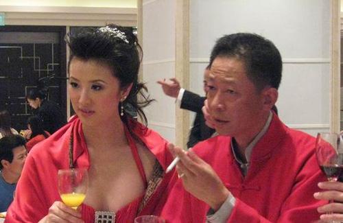 娱乐圈|“无法”离婚的四位男星，每个老婆都是长相出众，还都有亿万身家