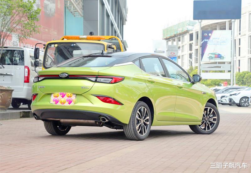 「江淮汽车」买不起思域就看它！自带“撩妹”颜值，配国六1.5T，不足6万！