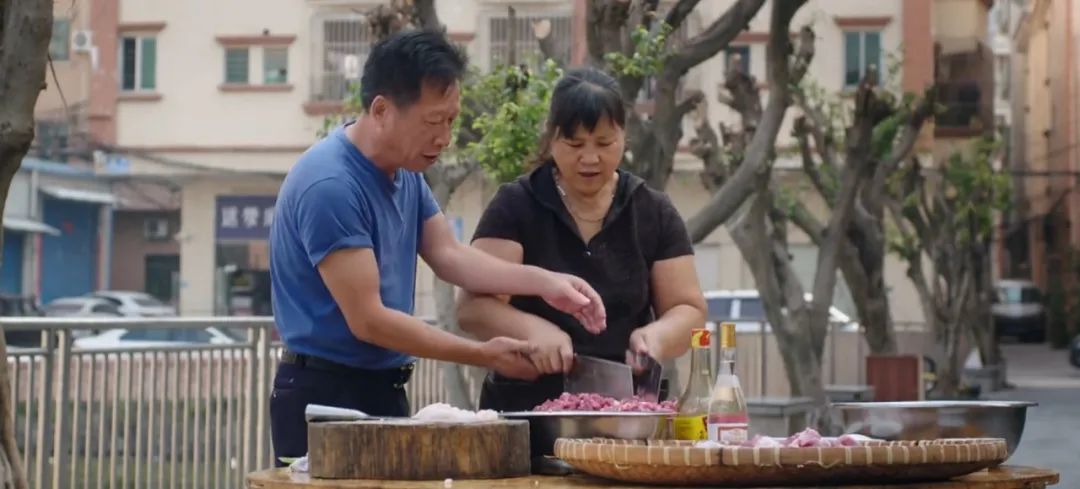 "原"厚街发布|“厨神”驾到!厚街这对夫妻一天接单80围,人称“村宴夫妇”!