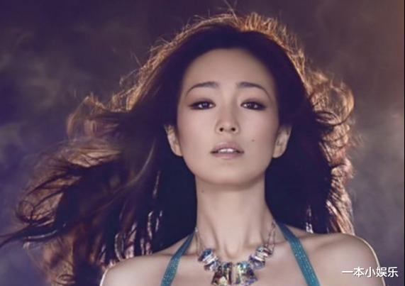 张艺谋|时隔6年，张艺谋携新一任谋女郎亮相，年仅20岁或成下个影后？