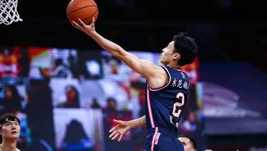 徐杰|30助攻0失误！FIBA都称赞的00后新星！1米8也能引领中国男篮未来
