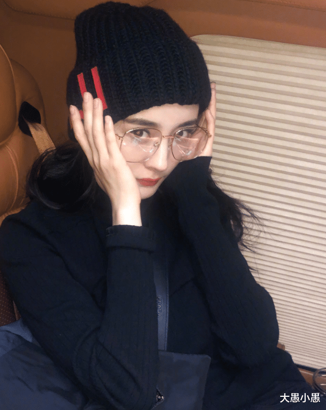 杨幂■还不懂杨幂为何一直黑发？看她染起红发后，一般人做不到