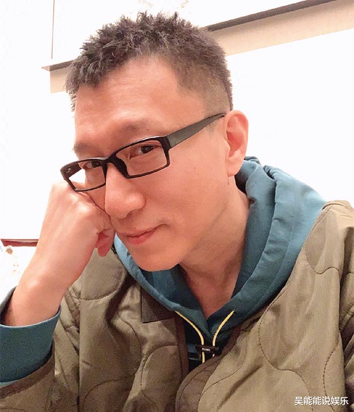 孙红雷|孙红雷晒自拍炫耀减肥成果，?眼睛变大下巴变尖，并cue黄磊和黄渤