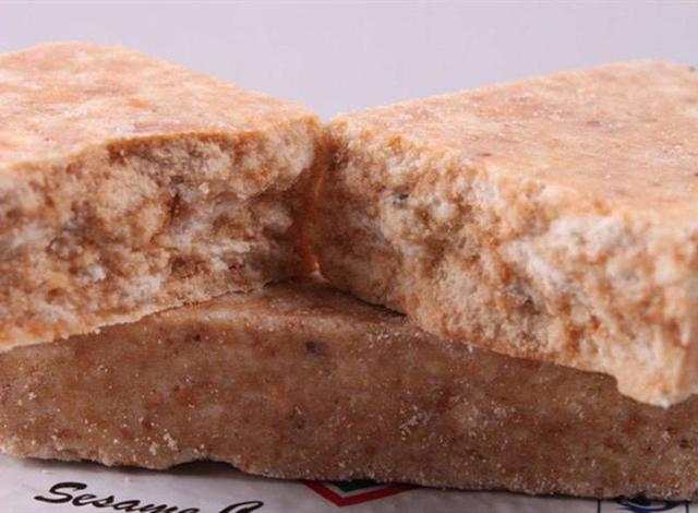 『饼干』吃一块压缩饼干等于吃几碗饭？小伙子拿来做实验，结果愣住了