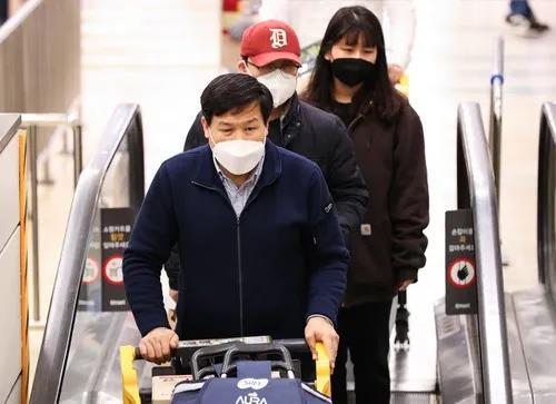 「肺炎」有人莫名感染新冠肺炎！专家分析后有重要发现，深圳人要警惕