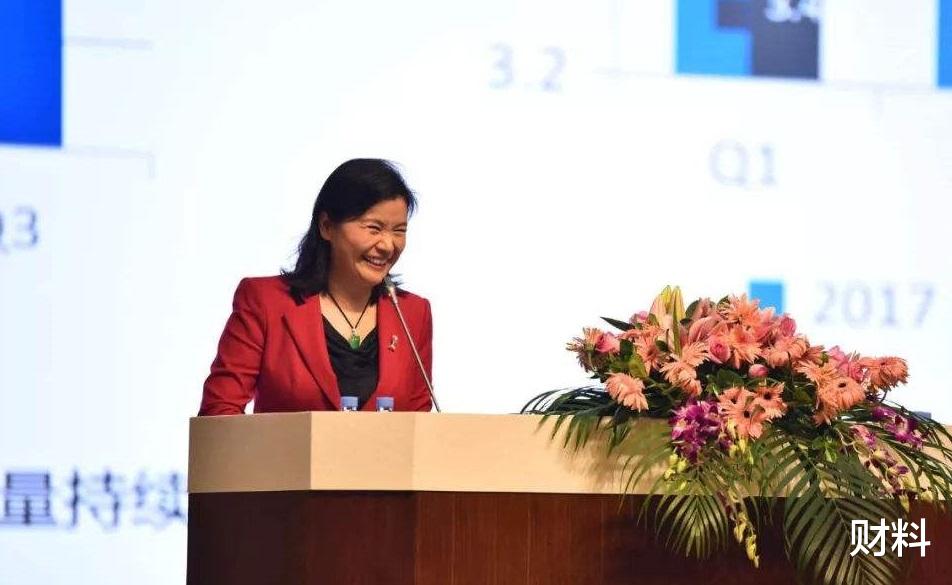 财料|先嫁自己老板，后嫁自己司机，打工妹靠“一块玻璃”赚680亿