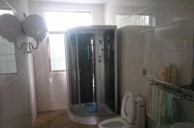 羡慕! 50多万就能建这么棒的别墅, 院子种花草葡萄、养鱼