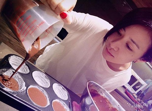 ##参观佘诗曼在香港的家,近年来在内地捞金不少,装修却还是刷白墙