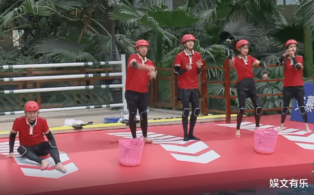 孟美岐|《奔跑吧》4美落水曝光素颜,baby的脸大变样,孟美岐皮肤却白得发光