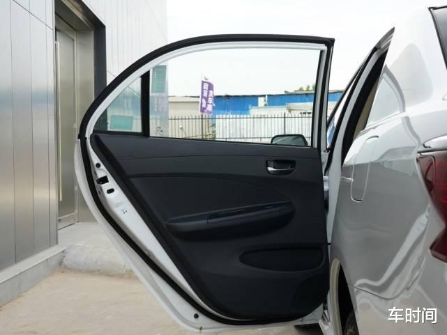 国产车：这国产车火了，跌至“白菜价”，开起来又省心又省油，仅3.95万