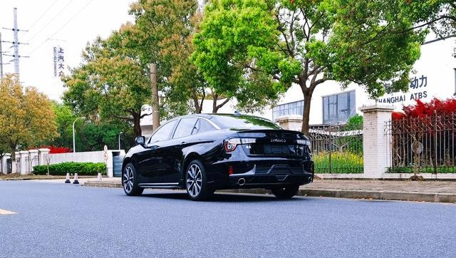 奥迪A3■外观帅到炸裂，起步2.0T+8AT，年轻人就要追求时尚，不要纠结以往