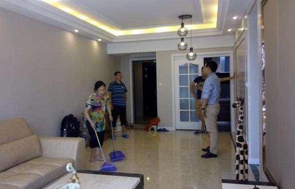 ▲听说表哥家装修好特别,特意去参观,结果进门一看踢脚线我笑了