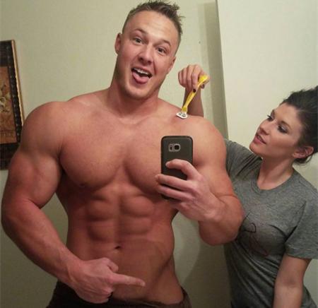 [健身]情侣一起健身8年，瘦小的身材变强壮了，魅力也大大提升！