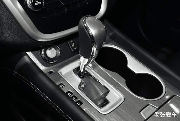 日产楼兰|一箱油901Km，车长4米9，坐它就像坐高铁，却跌到19万没人识