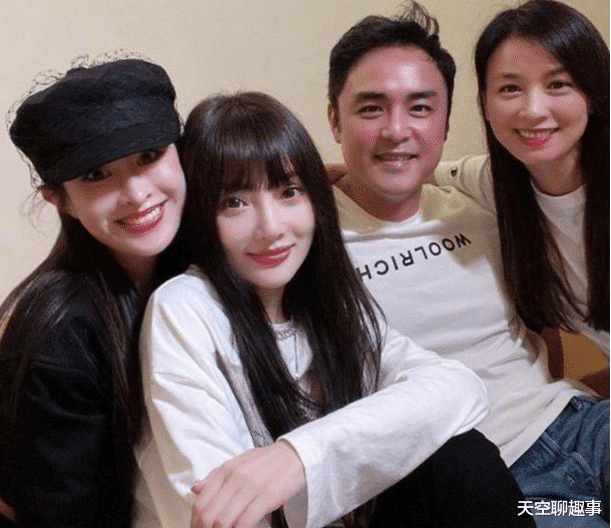 李小璐|李小璐迎来救星！身价300亿、坐拥17亿豪宅的张庭出手